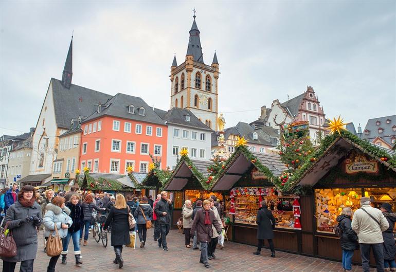 Kerstmarkt in Trier op de Hauptmarkt