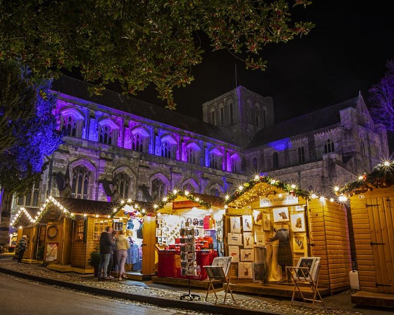 Kerstmarkt van Winchester aan de Winchester Cathedral