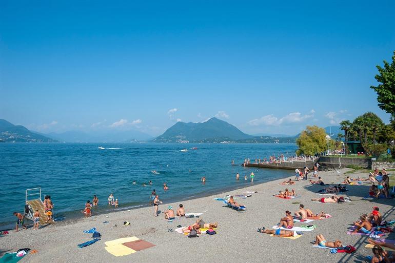 Kiezelstrandje Stresa
