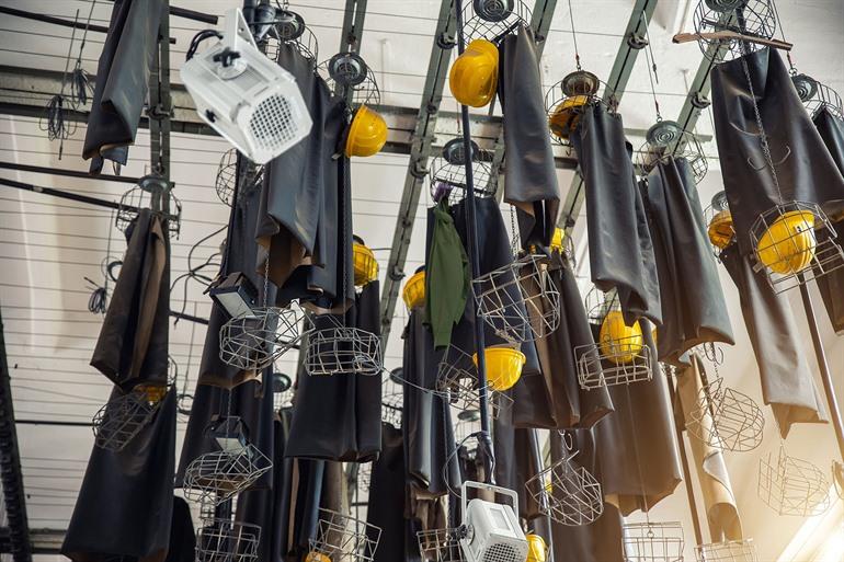 Kledij van de mijnwerkers aan het plafond, Harz