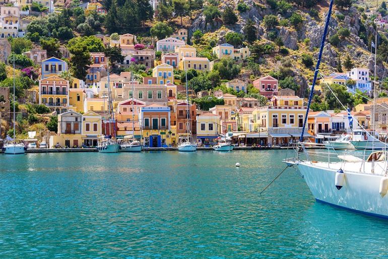 Kleurrijke huisjes in Symi, Griekenland