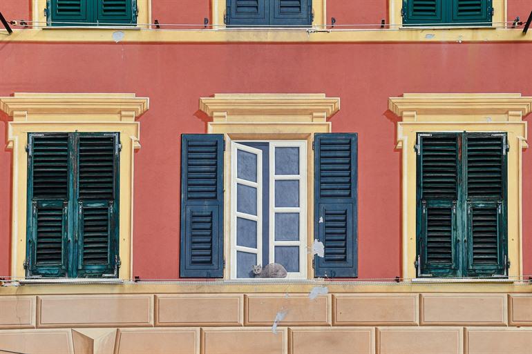 Kleurrijke huizen van Camogli in de trompe-l’oeil-stijl