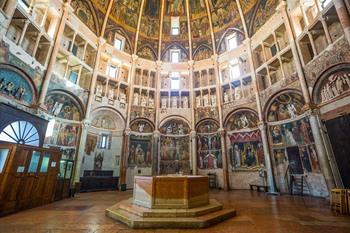 Koepel in Baptisterium Parma, Emilia-Romagna