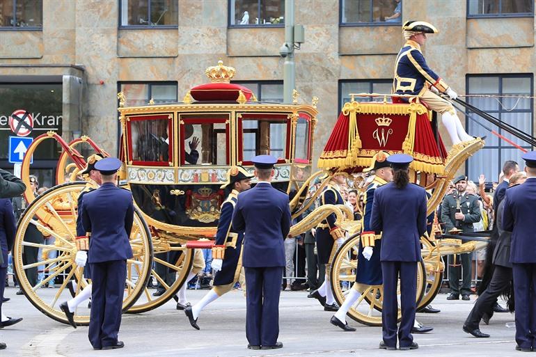 Koning Willem Alexander in Den Haag op Koningsdag