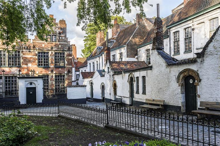 Kortrijkse Begijnhof bezoeken, Kortrijk