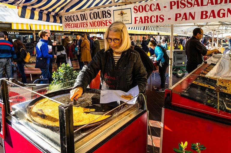 Kraampje in Nice waar men Socca verkoopt