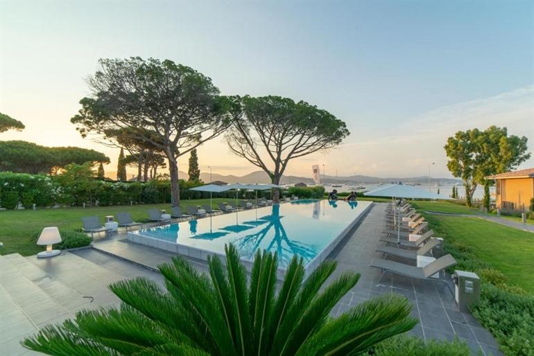 Kube Saint-Tropez boeken