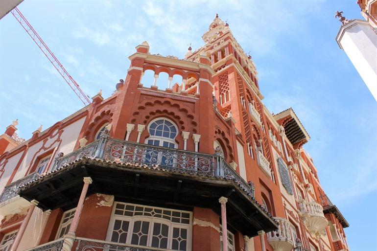 La Giralda bij Plaza de la Soledad