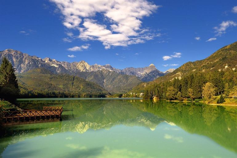 Lago di Barcis in de Italiaanse Dolomieten