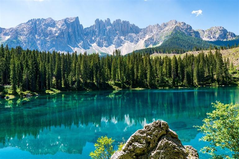 Lago di Carezza, Zuid-Tirol, Noord-Italië