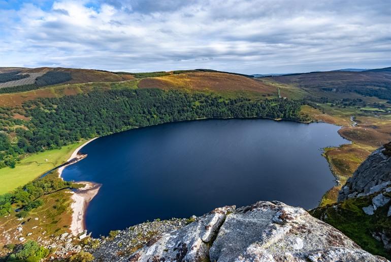 Lake Lough Tay in de Wicklow Mountains Ierland