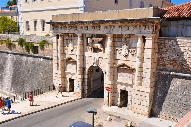 Land Gate, de hoofdingang van Zadar, Kroatië