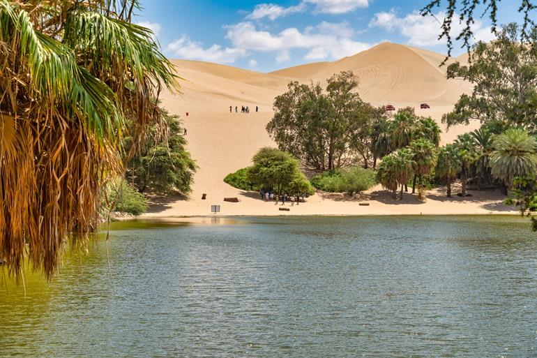 Langs de oase in Huacachina