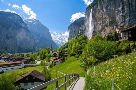 Het pittoreske Lauterbrunnen in Zwitserland: wat zien & doen in het dal van de 72 watervallen?