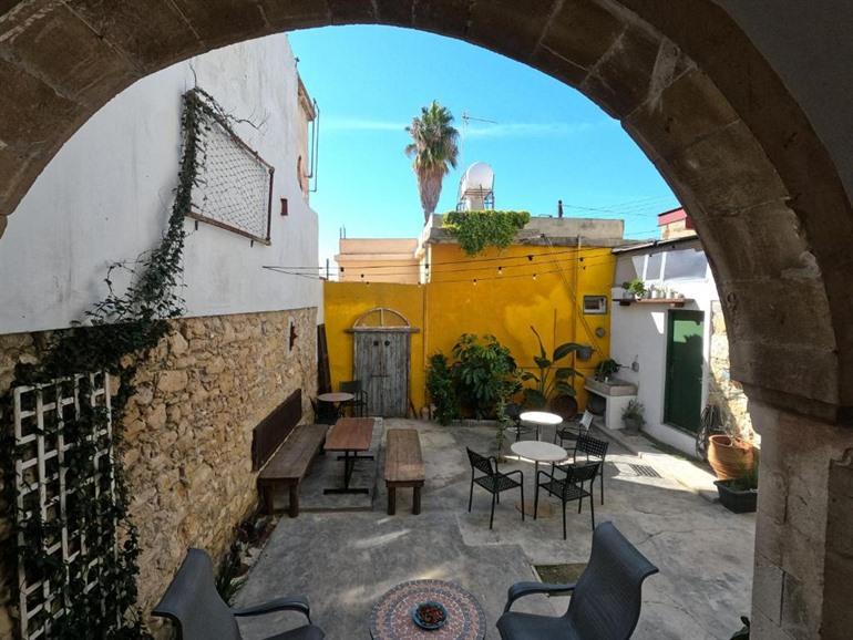 Le Mat Hostel boeken