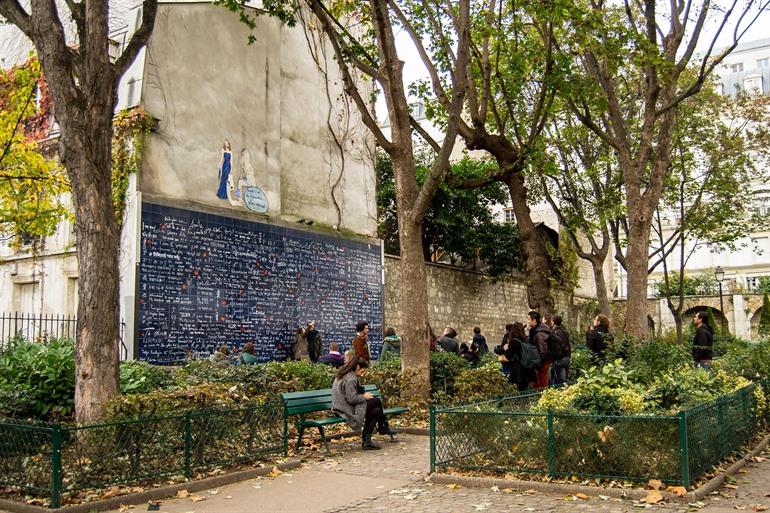 Le Mur de Je t’aime in de Montmartre wijk, Parijs