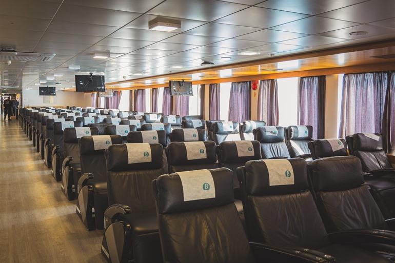 Lederen stoelen op de ferry naar Mallorca