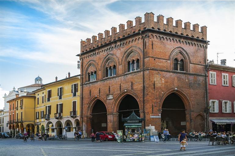 Loggia dei Militi, Cremona