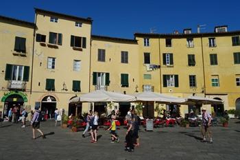 Lucca, piazza Anfiteatro