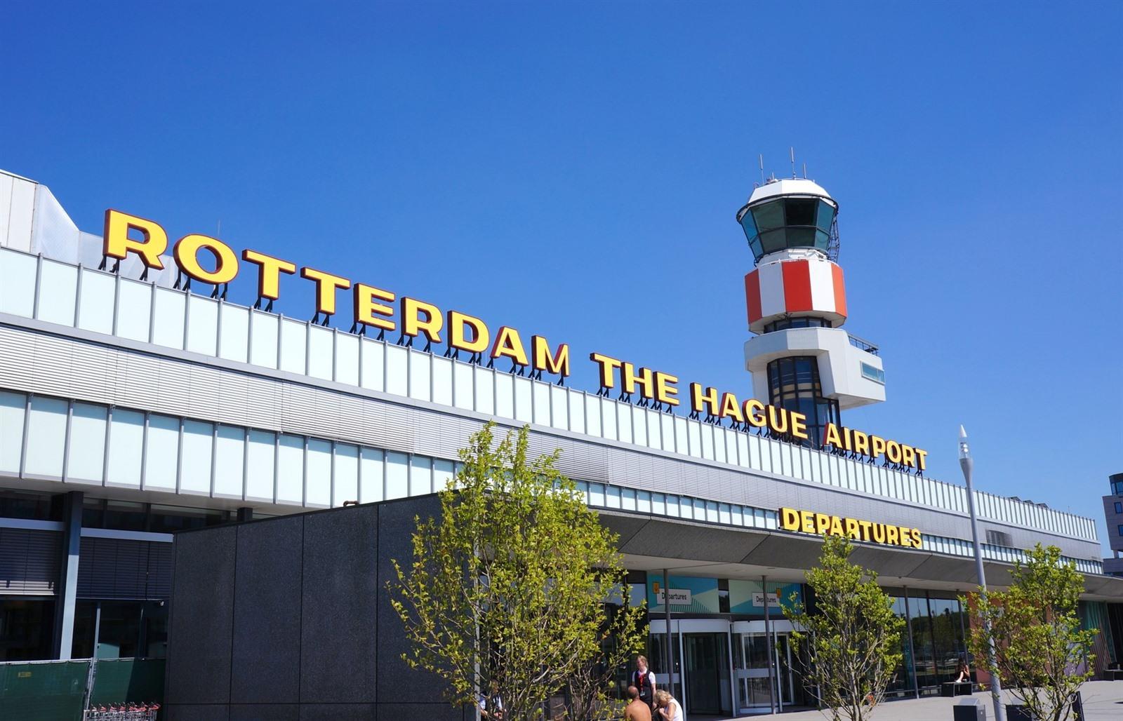 Parkeren op luchthaven Rotterdam? Prijzen + gratis en goedkope alternatieven Parkeren op luchthaven Rotterdam? Prijzen + gratis en goedkope alternatieven