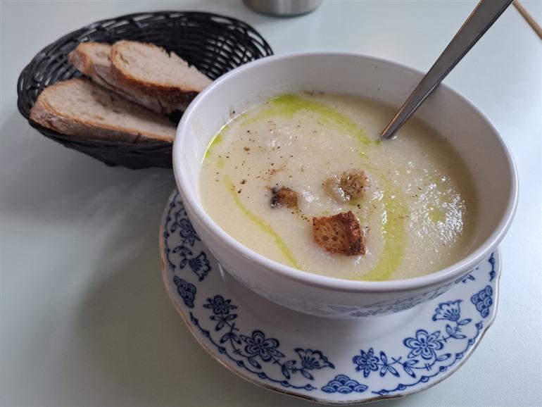 Lunch in een kleurrijk kader bij La Perruche, Vorst