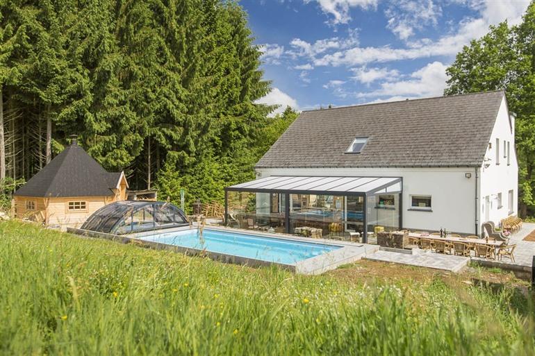 Luxe villa met buitenzwembad voor 14 personen, Ardennen