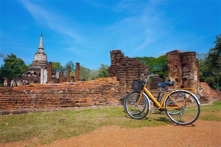 Maak een fietstocht langs de tempels van Ayutthaya, Thailand