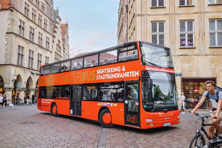 Maak een ritje met de hop-on hop-off bussen in Münster