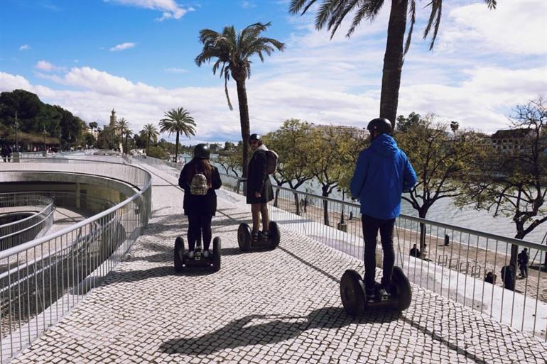 Maak een segwaytour door de straten van Sevilla