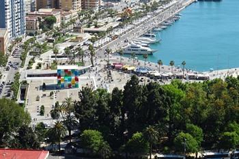 Malaga, havenpromenade met Centre Pompidou