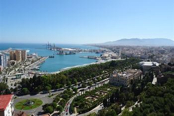 Malaga, vanop wandelpad naar het Castillo