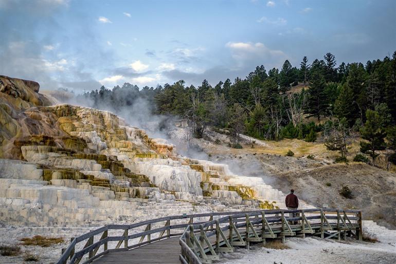 Mammoth Hot Springs in het Yellowstone National Park
