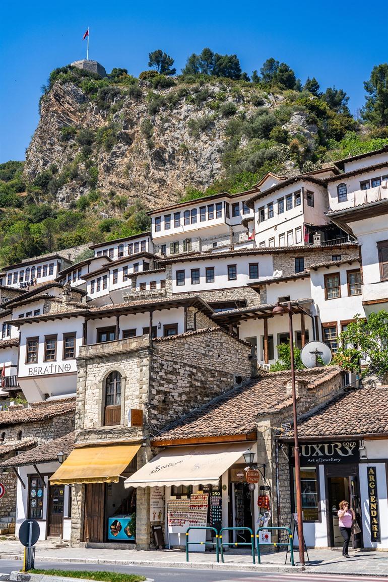 Mangalem wijk in Berat, Albanië