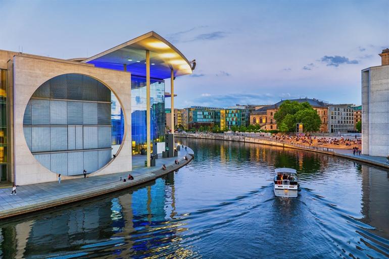 Marie-Elisabeth-Lüders-Haus in de regeringswijk