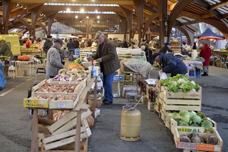 Markt in Brive-la-Gaillarde in de Dordogne, Frankrijk 