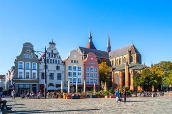 Marktplein Rostock en Sint-Mariakerk, Rostock, Duitsland