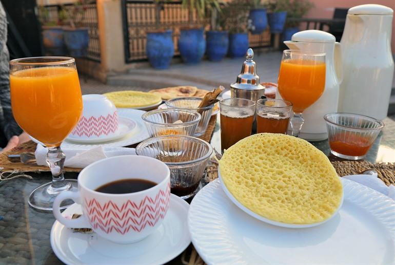 Marokkaanse baghrir, typisch ontbijtgerecht in Marokko