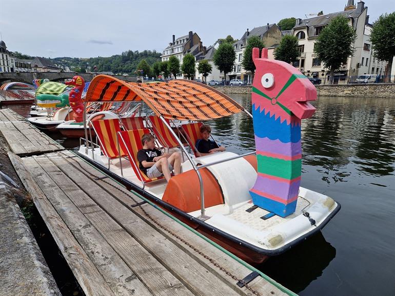 Met de pedalo varen in Bouillon