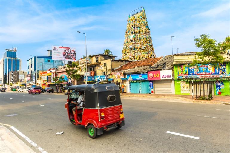 Met de tuktuk door Galle Road