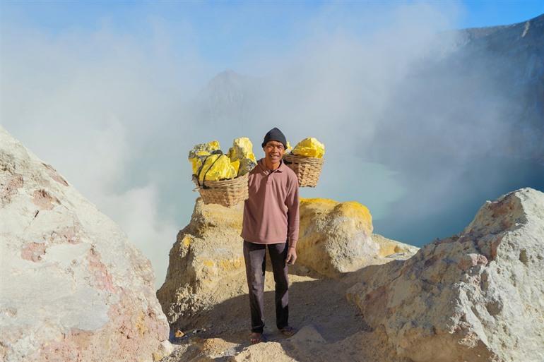 Mijnwerker bij Kawah Ijen, Java
