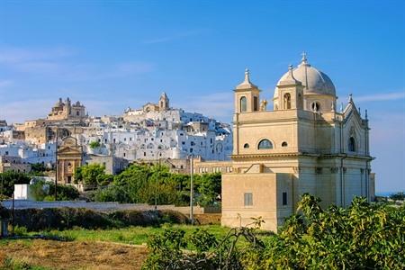 Ontdek de 10 mooiste bezienswaardigheden in Ostuni: het charmante witte stadje in Puglia