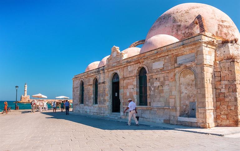 Moskee Küçük Hasan in de Venetiaanse haven van Chania, Kreta