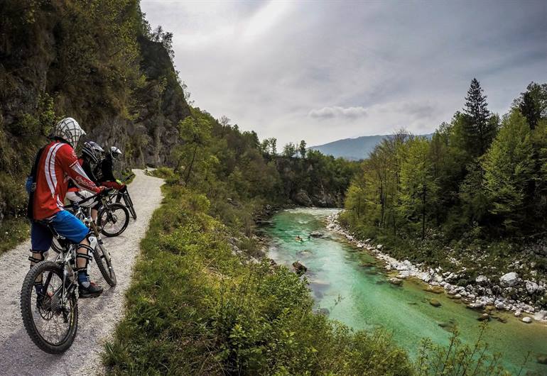 Mountainbike in de Soca Vallei