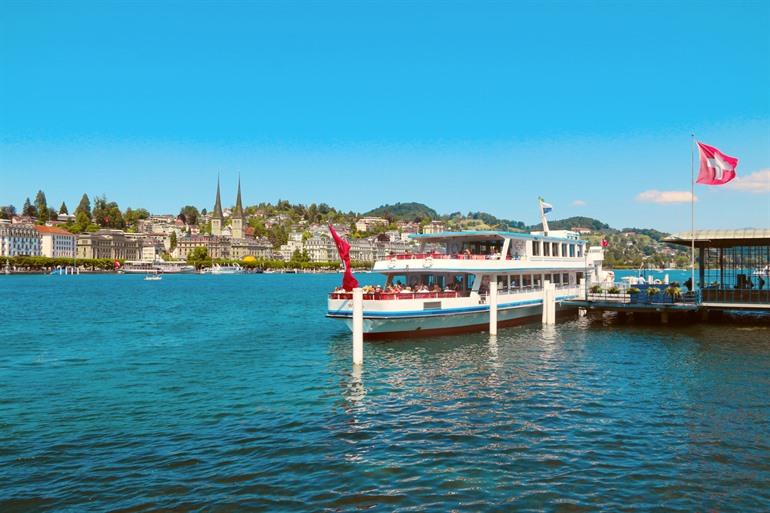 Neem de boot vanuit Luzern