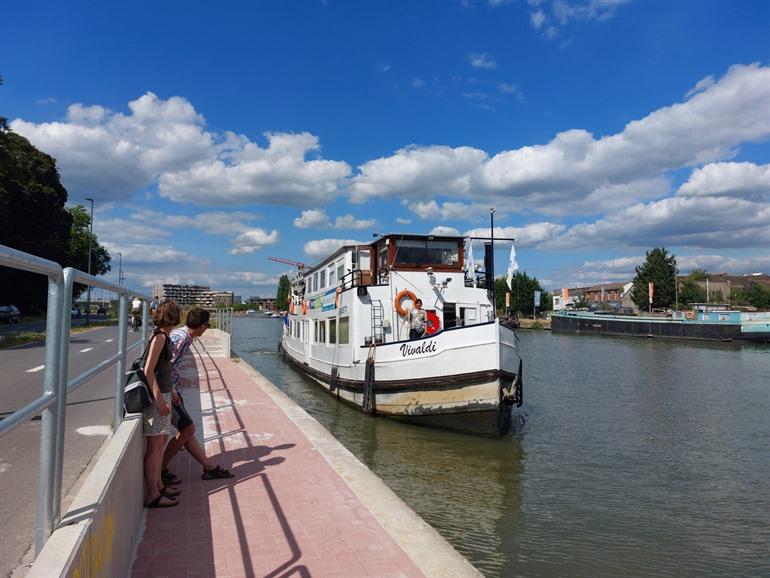 Neem de waterbus richting Brussel, Vilvoorde