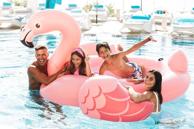 Nog meer waterplezier met opblaasbare dieren voor in je zwembad