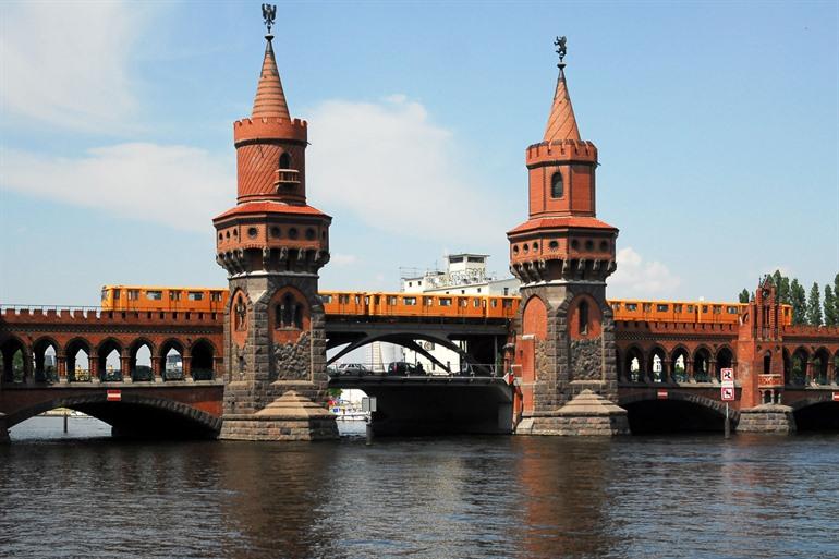 Oberbaumbrücke in het oosten van Berlijn