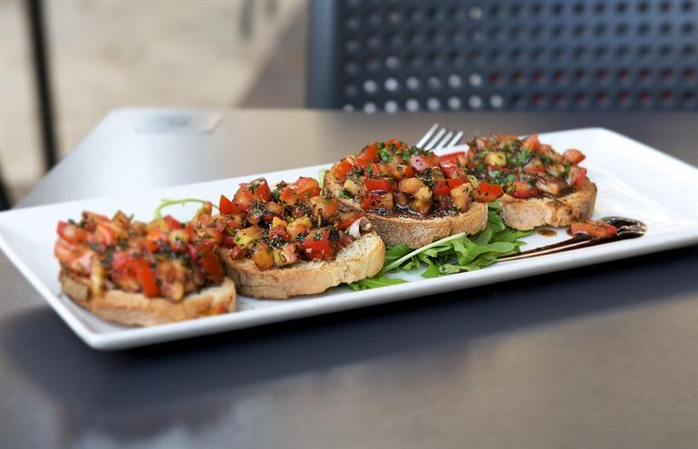 Ħobż biż-Żejt (broodje olie), Malta