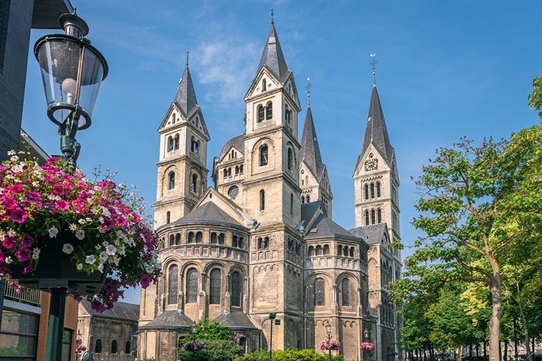 Onze-Lieve-Vrouwe Munsterkerk in Roermond, Nederland