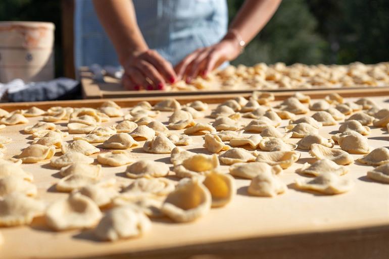 Orecchiette leren maken, typische kleine oorvormige pasta van Puglia